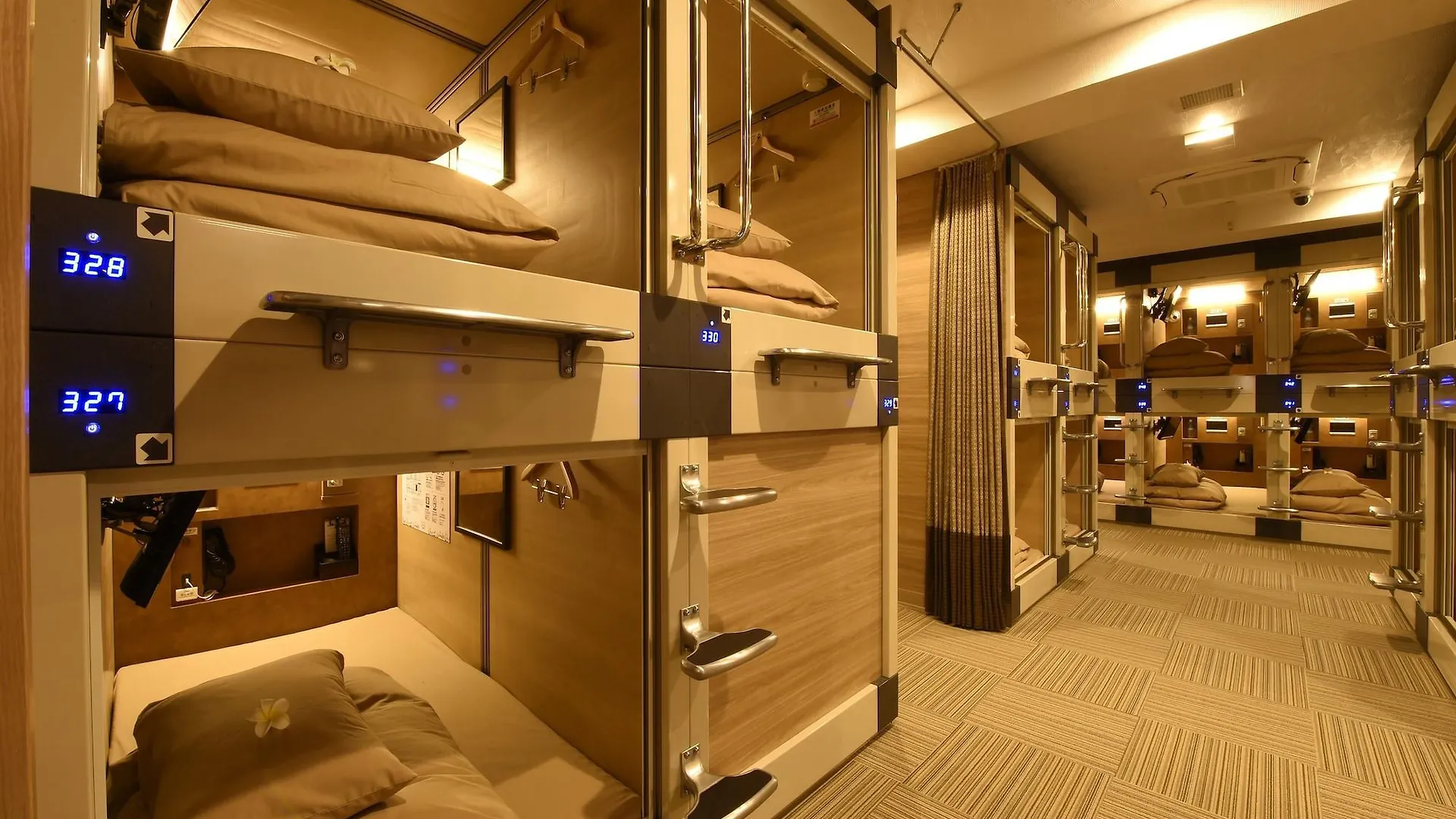 Capsule Hotel Anshin Oyado Premium Resort Kyoto Shijo Karasuma