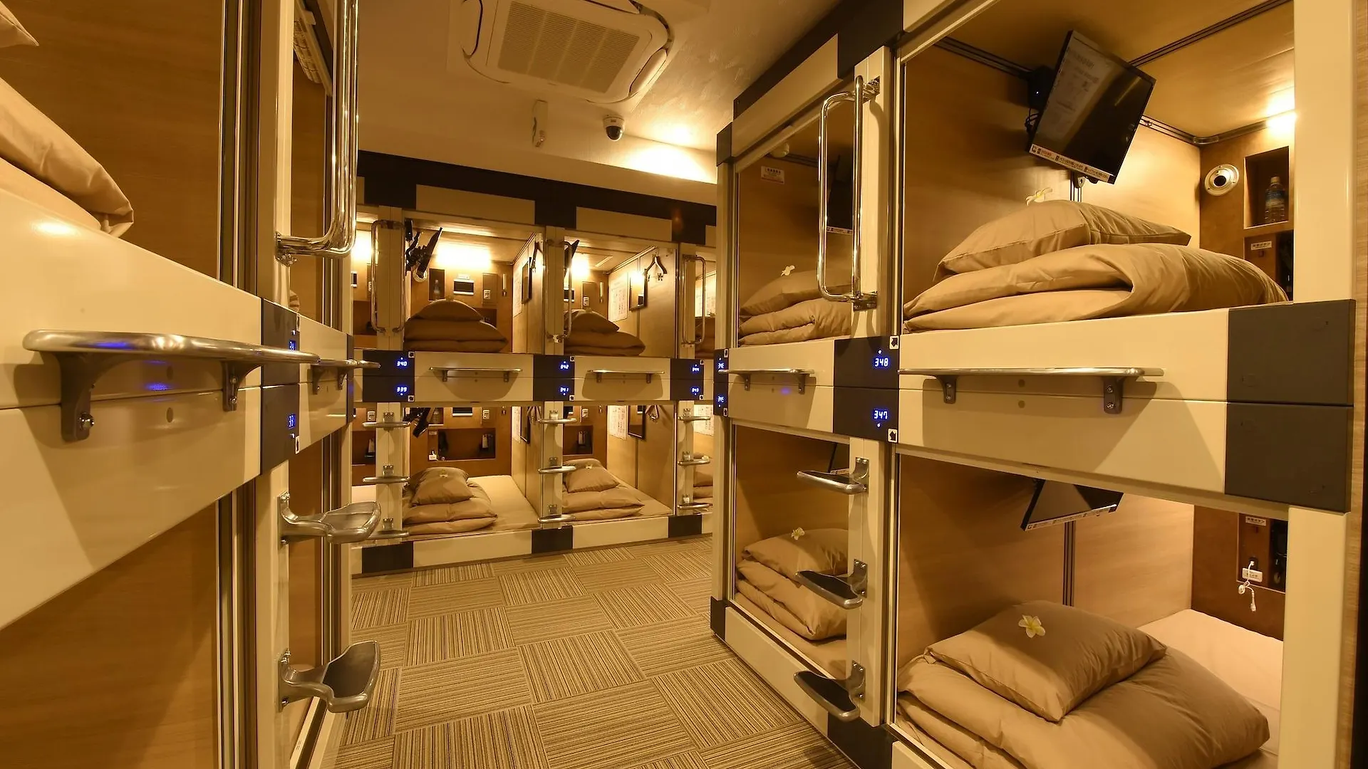 Capsule Hotel Anshin Oyado Premium Resort Kyoto Shijo Karasuma