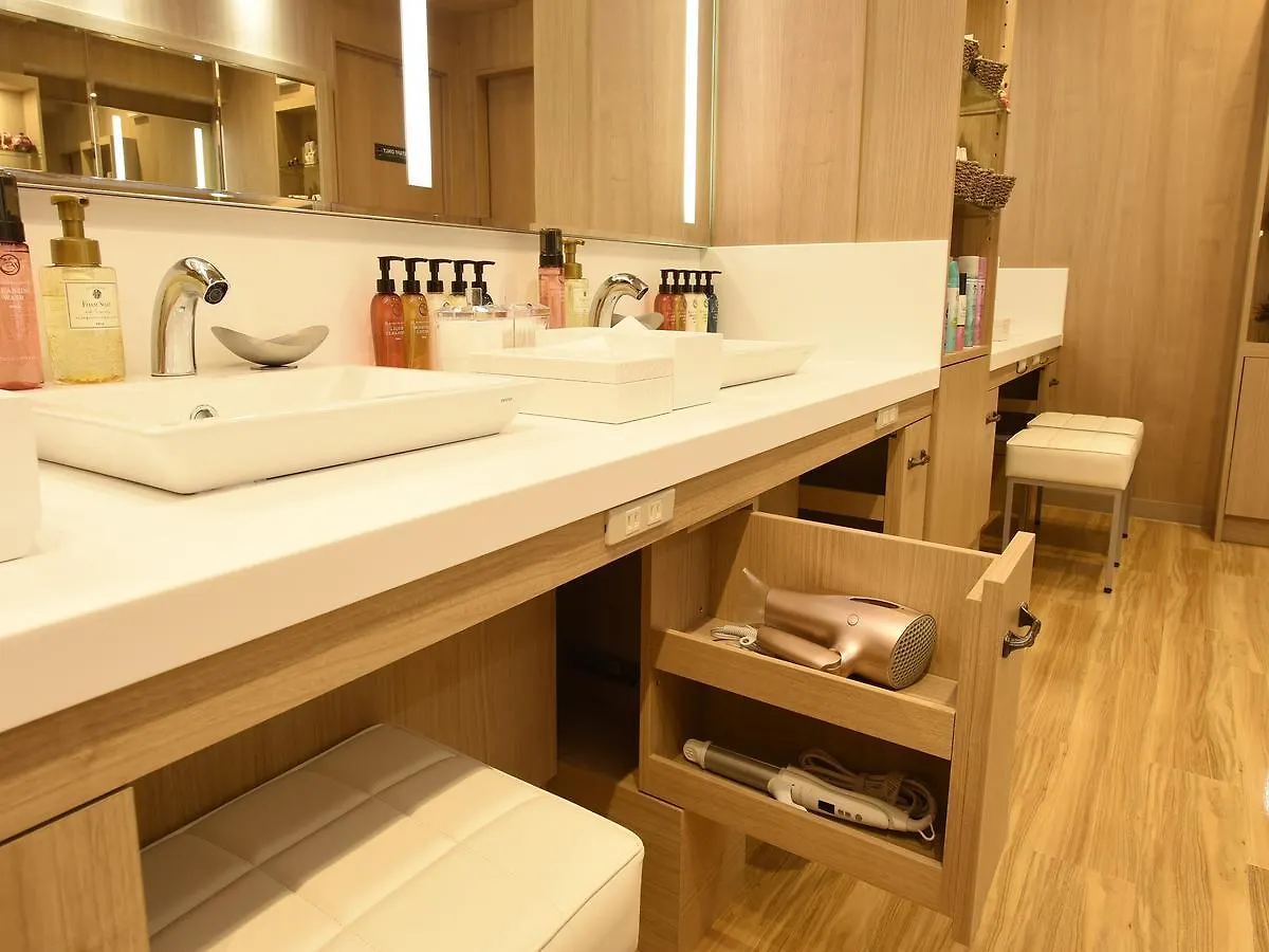 Capsule Hotel Anshin Oyado Premium Resort Kyoto Shijo Karasuma 2*,  Japan